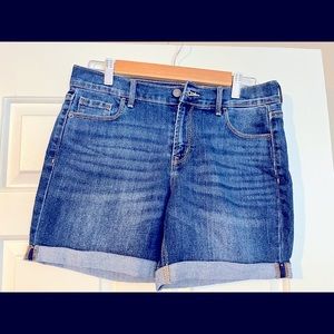 Lightly Worn Old Navy Dark Blue Women’s Shorts Size 6💕